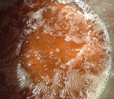 jelly begins simmering, still pale