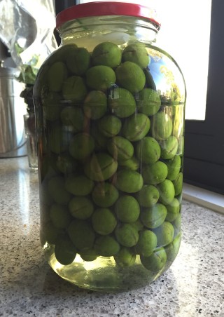 split olives in brine